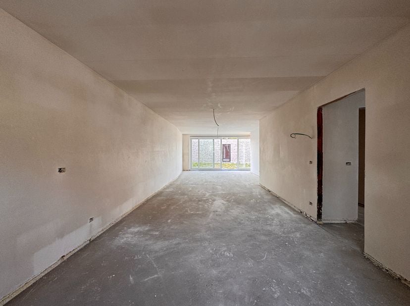 Energiezuinig, instapklaar en mogelijk aan 6% btw: in de Rollegem-Kapelsestraat te Sint-Eloois-Winkel (Ledegem) bieden wij lot 2 te koop aan, een eige