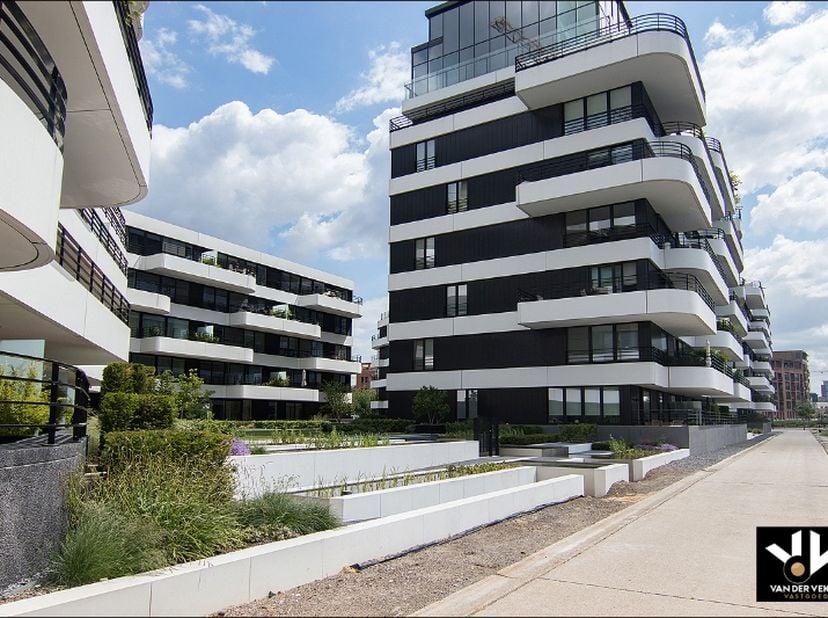 Dit appartement is beschikbaar vanaf 1 november 2026!&amp;nbsp;<br />
parkeerplaats mee te huren aan € 100,00 / maand&amp;nbsp;(verplicht bij te huren!)<br />