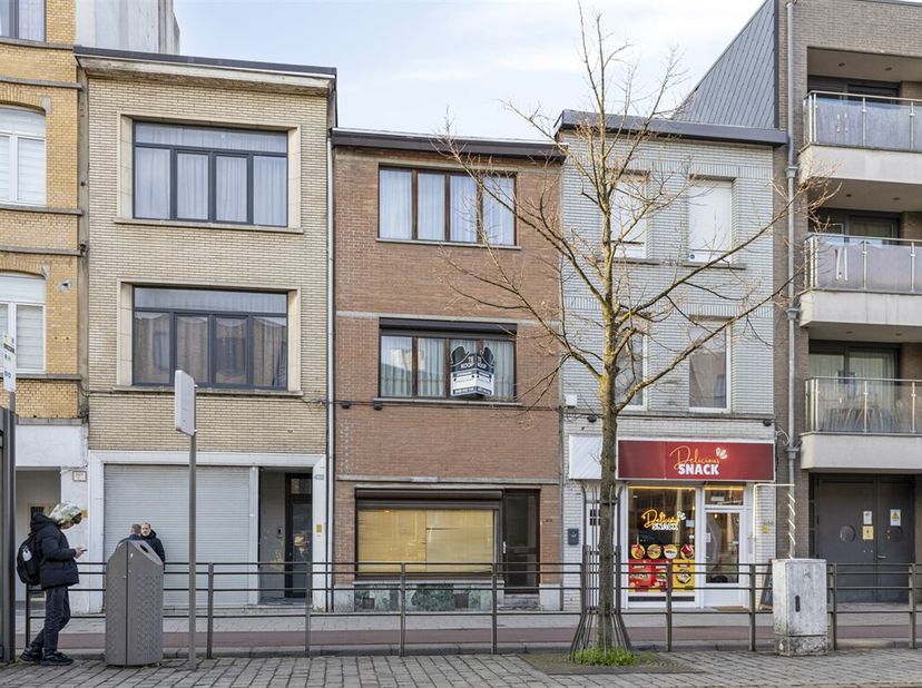 Vous cherchez une maison spacieuse avec 4 chambres à coucher et jardin à vendre à Hoboken ? Alors cette maison spacieuse à vendre sur Sint-Bernardsest