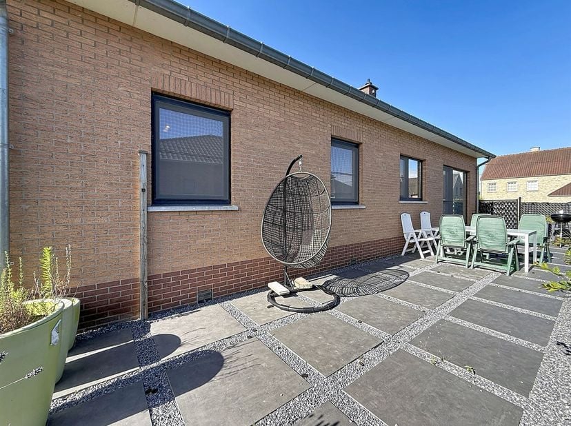 Découvrez la visite virtuelle de cette maison sur le site web de Co Immo.<br />
<br />
Bungalow bien entretenu avec garage et jardin, situé à Glabbeek