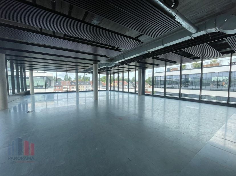 Instapklare kantoorruimte met een totale oppervlakte van 395 m² te Strombeek-Bever.<br />
Strombeek Business Park is strategisch gelegen langs de A12