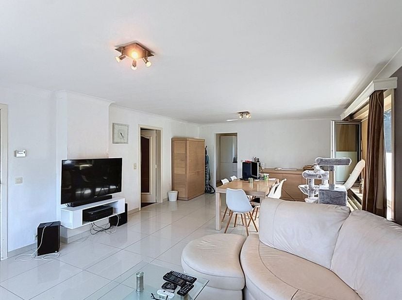 Bent u op zoek naar een woning die u volledig naar eigen smaak kunt renoveren? Dan biedt deze gelijkvloerse open bebouwing aan de Stokrooieweg 22 in H