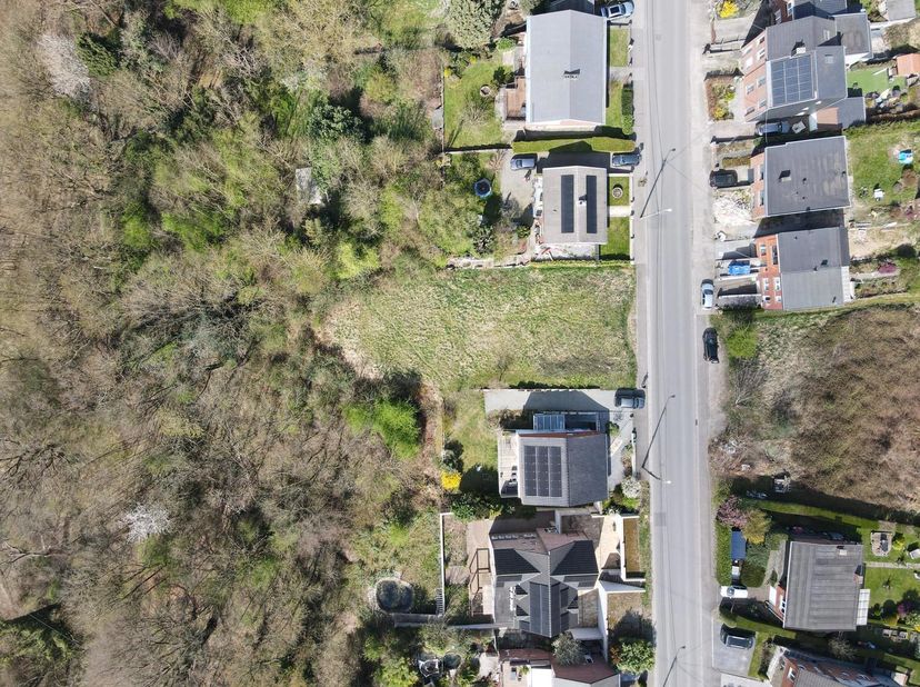 Magnifique terrain à bâtir de 1216 m² avec vue imprenable  Jupille EasyHome a le plaisir de vous présenter ce superbe terrain à bâtir de 1216 m², idéa