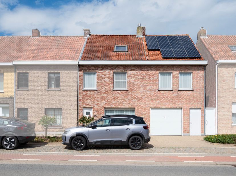 Ruime gezinswoning met tuin, garage en zonnepanelen en uitbreidingsmogelijkheden in Geluwe.<br />
<br />
Bent u op zoek naar een ruime gezinswoning me