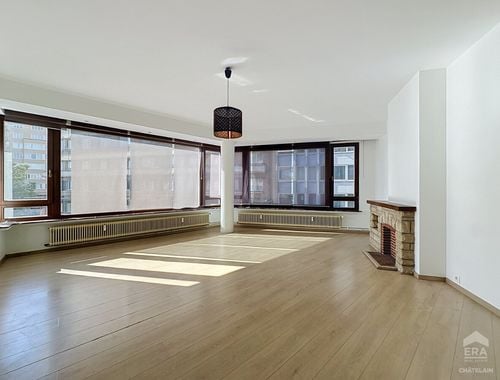                                         Appartement à louer à Ixelles, € 1.390

