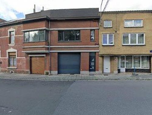                                         Triplex te koop in Lodelinsart, € 70.000
