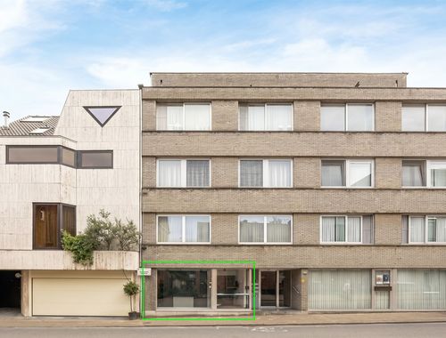                                         Handelsgelijkvloers te koop in Burcht, € 188.000

