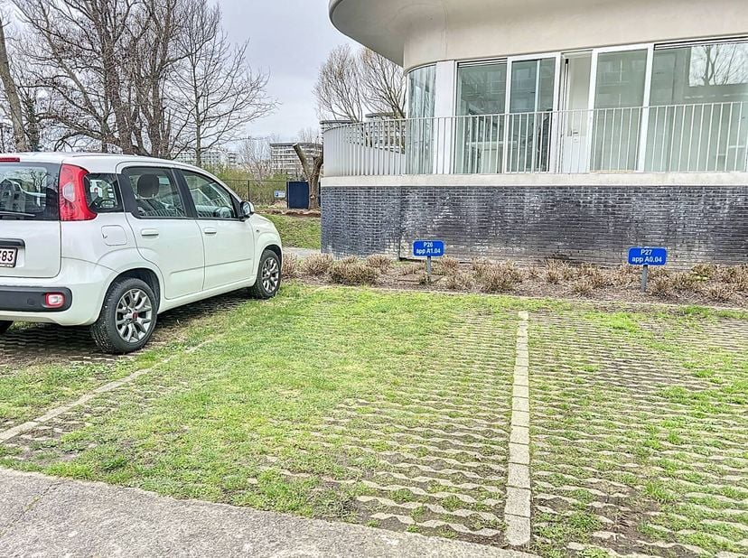 Staanplaats te huur in Oostende gelegen aan de Nieuwpoortsesteenweg 112. <br />
<br />
Onmiddellijk beschikbaar<br />
<br />
Ben je geïnteresseerd in