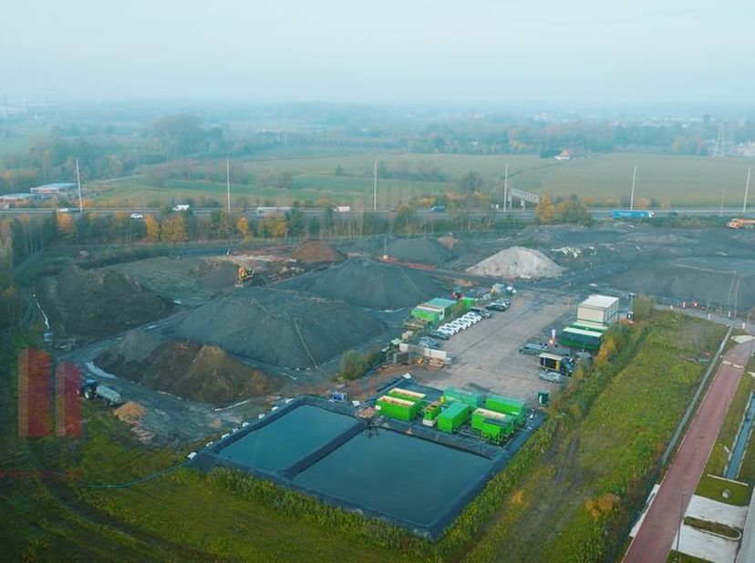 Uitzonderlijke ontwikkelingsopportuniteit: project op maat te huur.&amp;nbsp;Strategisch gelegen langs de A12 in Willebroek. De site ligt pal tussen Bruss