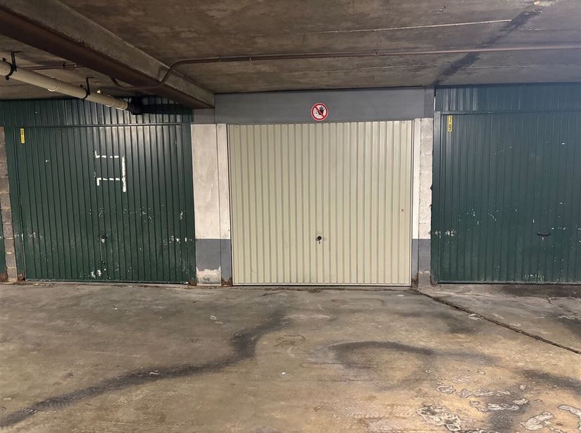 Garagebox te koop in Deurne<br />
Deze garagebox bevindt zich op de Bisschoppenhoflaan te Deurne. <br />
De box maakt deel uit van een ondergronds gar