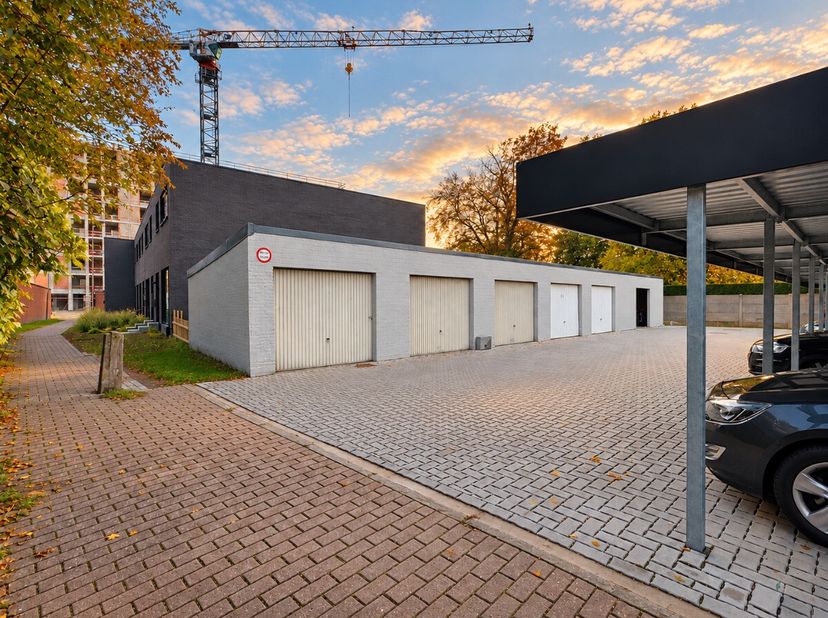 Garage te koop in Kolenventerstraat 1 bus 9,
                    9100 Sint-Niklaas