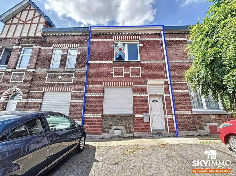 L'agence SKYIMMO est ravie de vous présenter cette charmante maison, offrant une surface habitable de 86 m² située à Saint-Nicolas, se compose comme s