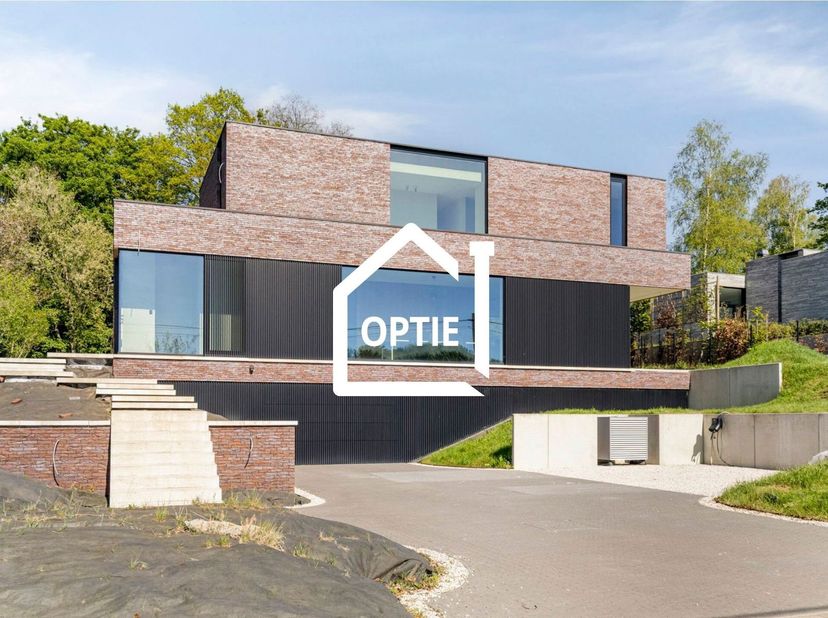 Uitzonderlijke, villa gelegen op een unieke locatie, vlakbij het centrum van Hoeilaart en al zijn faciliteiten.<br />
De woning geniet van een topligg
