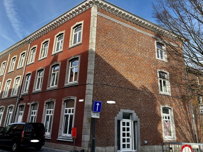 A louer : Maison de maître rénovée de 7 à 9 pièces idéale pour les entreprises (Sint-Truiden)<br />
<br />
Vous êtes une entreprise à la recherche d