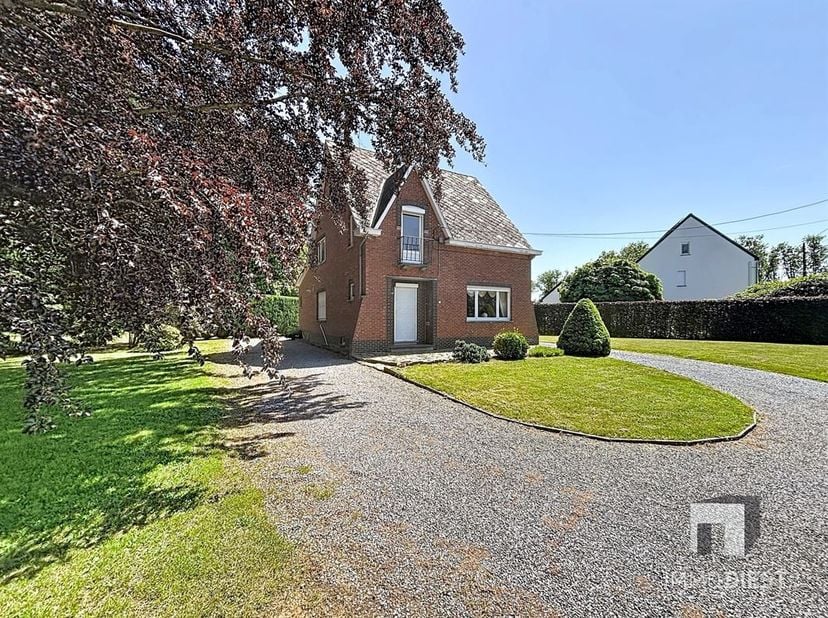 Welkom in Vorst-Laakdal, waar deze charmante woning uit 1959 op een ruim perceel van maar liefst 1.778m² wacht op een nieuwe eigenaar met visie. <br /