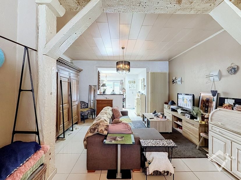 Deze woning is gelegen op een zeer centrale ligging, dit vlakbij het centrum van Roeselare. Vlotte verbinding naar de belangrijkste invalswegen en win