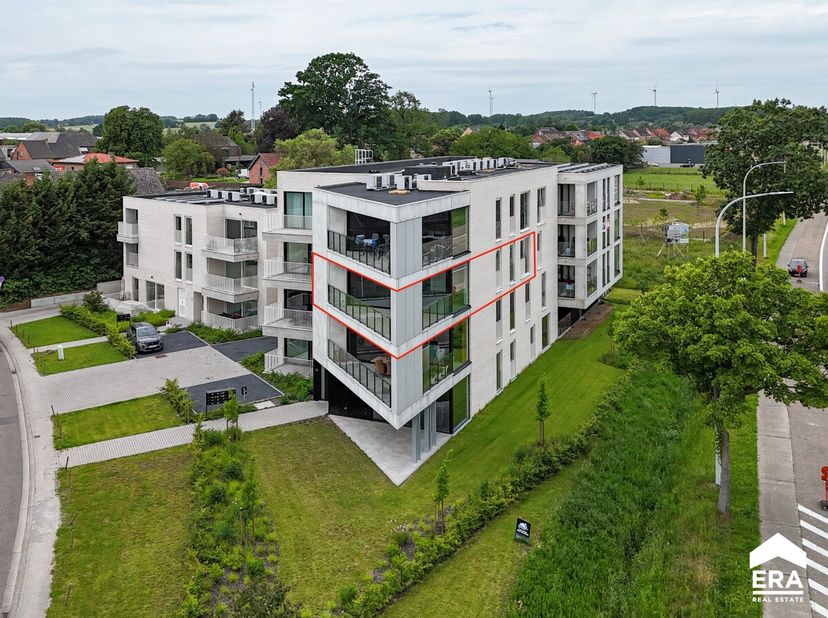 tapklaar luxeappartement met 3 slaapkamers, zonnig terras van 24m² inclusief een staanplaats en kelderberging in het centrum van Halen, op korte afsta