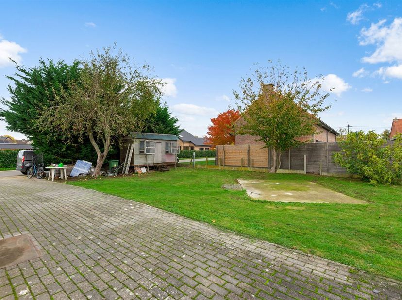 Rustig gelegen woning op een perceel van 12a62ca, met een prachtig vrij uitzicht over de velden.<br />
Deze verzorgde woning biedt een praktische inde