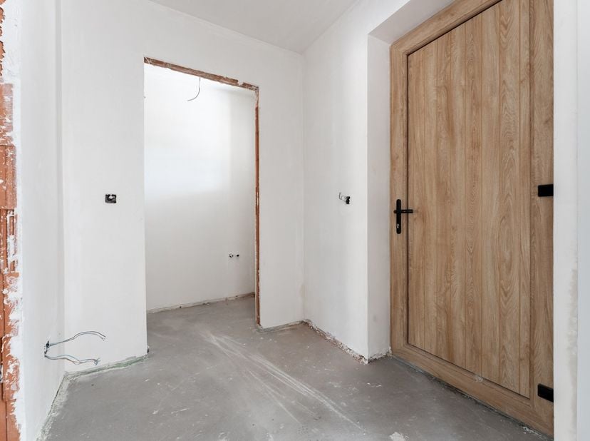 Ontdek de tijdloze charme van deze prachtige woning aan de Guillaumelaan in Leopoldsburg. Dit halfopen huis, gebouwd in 1918 en binnenkort gerenoveerd