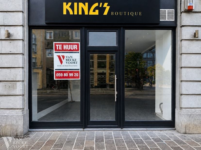 Een goed gelegen handelspand (46m²) - ideaal gelegen in de doorstroom tussen het Marie-Joseplein, winkelstraten, Leopoldpark en Indigo-parking - grote