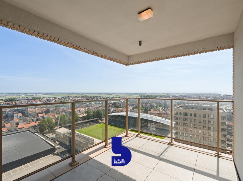 Welkom in dit prachtige appartement op de 16de verdieping, waar licht, ruimte en een uitzonderlijk uitzicht centraal staan.<br />
<br />
Vanuit de rui
