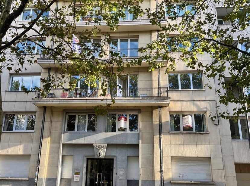 Appartement te koop in ,
                    1050 Elsene
