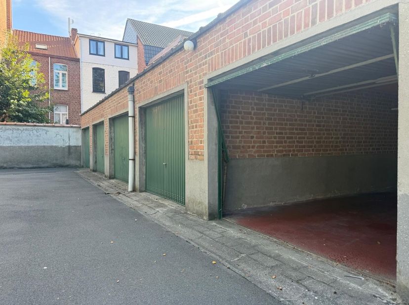 Garage à vendre à Hoveniersstraat 40,
                    8500 Kortrijk