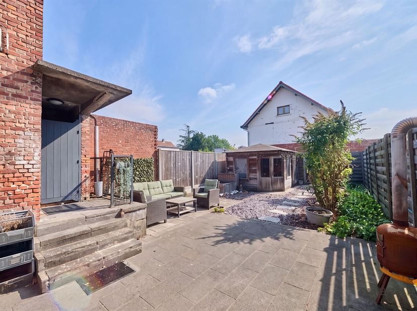 Welkom in deze prachtige herenwoning in Leopoldsburg!<br />
Deze karaktervolle woning (1936) werd volledig gerenoveerd en combineert authentieke charm
