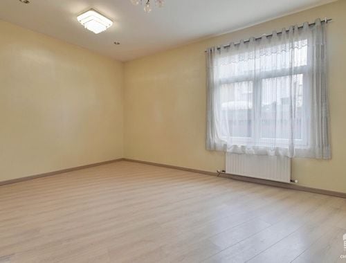                                         Studio met slaaphoek te koop in Elsene, € 360.000
