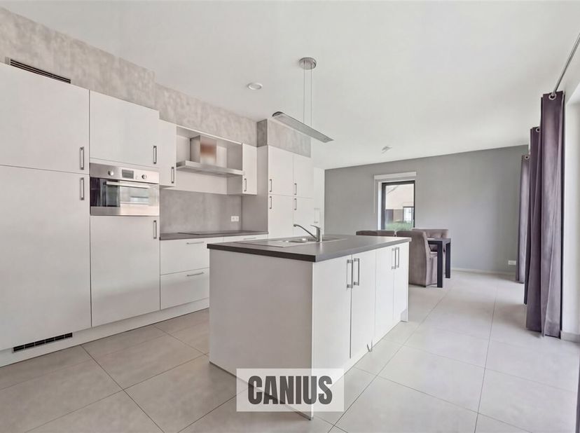 LEUKE WONING MET 3 SLPKS  NABIJ HET CENTRUM<br />
Op zoek naar een instapklare woning in Sint-Truiden? Deze energiezuinige woning maakt deel uit van R