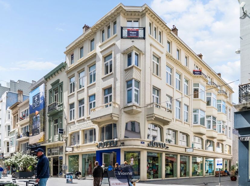 Royale duplex penthouse met zonneterras&amp;nbsp;in het iconisch pand&amp;nbsp;"LIBRAIRIE INTERNATIONALE" - centraal gelegen in het oude stadscentrum van Oost