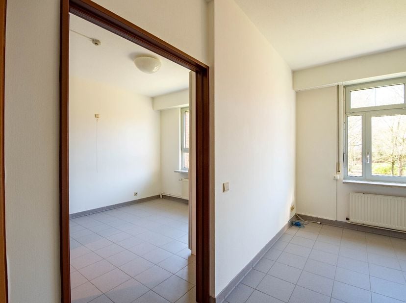 Ontdek het perfecte evenwicht tussen groen en stadsleven. In de zorgcampus Hof Sint Jozef biedt Walls Vastgoedmakelaars enkele assistentiewoningen te