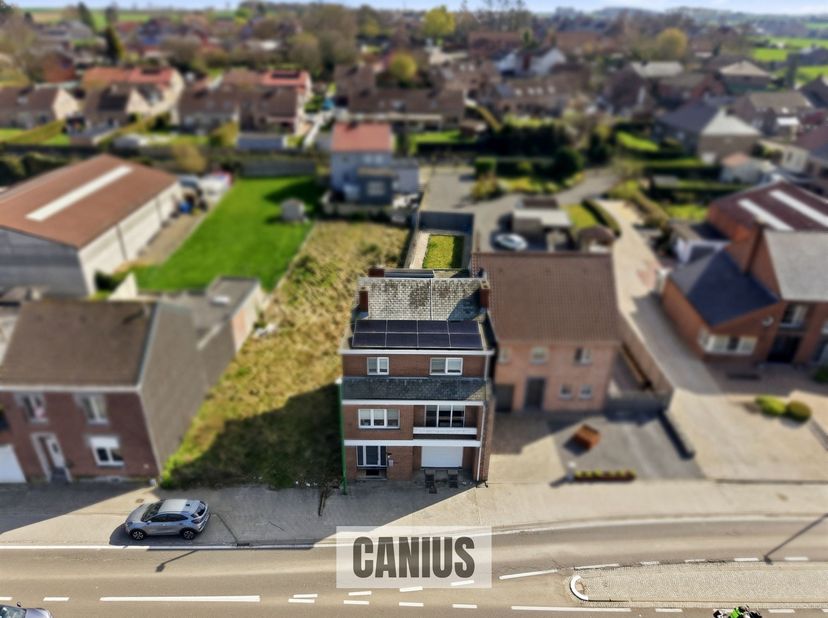 CHARMANTE BEL-ETAGE WONING MET 3 SLAAPKAMERS<br />
<br />
Deze bel-etage woning, gelegen aan de Steenweg 171 in Gingelom, biedt een uitstekende comb