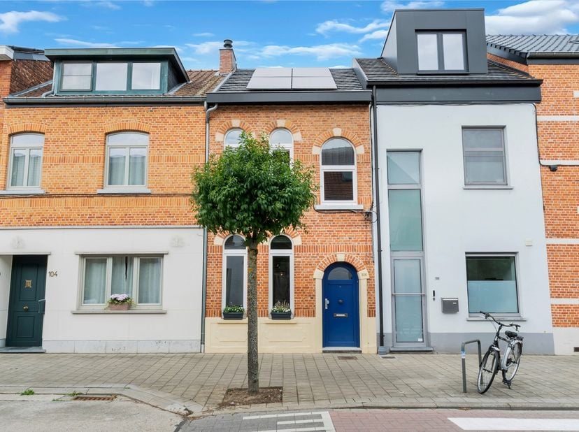 Welkom op de Plantenstraat 106 in Hasselt.<br />
<br />
Bent u op zoek naar een karaktervolle, instapklare woning op een toplocatie in Hasselt? Dan za