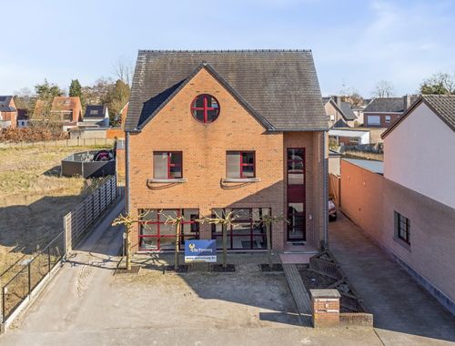                                         Commerce à louer à Dessel, € 750
