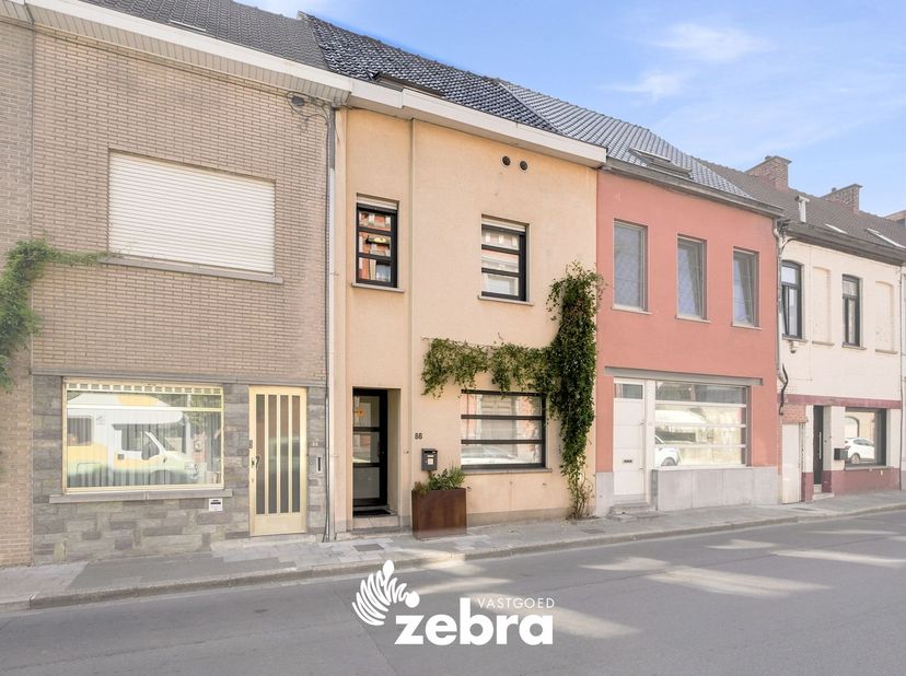 IN OPTIE IN 4 WEKEN!!<br />
<br />
Deze karaktervolle, gerenoveerde woning combineert ruimte, comfort en een uitstekende ligging. Dankzij de energiezu