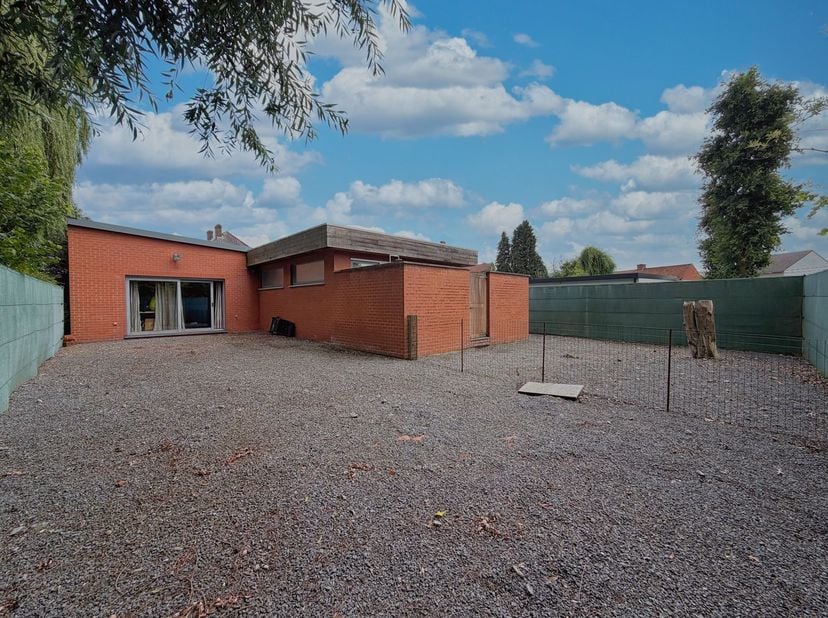 STARTPRIJS – Elk bod hoger dan deze startprijs wordt voorgelegd aan de eigenaars, die al dan niet kunnen ingaan op dit aanbod.<br />
<br />
Bent u op