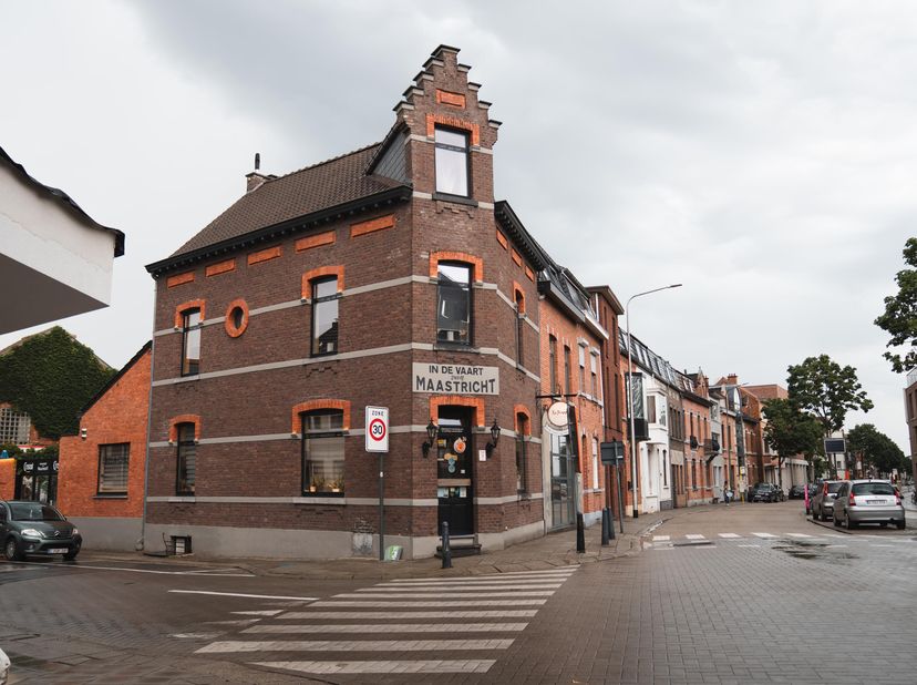 Meer dan 120 jaar geschiedenis zoekt een nieuwe ondernemer<br />
<br />
Sommige zaken hebben meer dan vier muren en een toog.<br />
<br />
Deze karakt