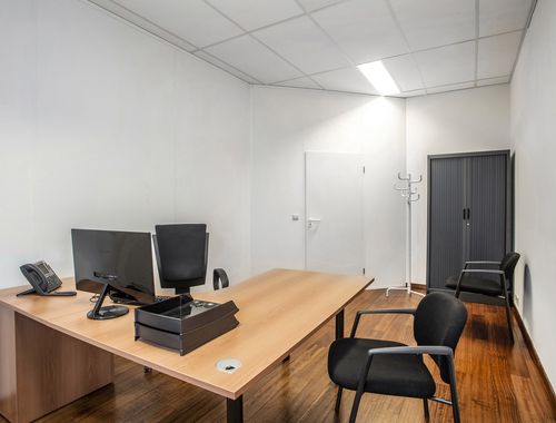                                         Immeuble de bureaux à louer à Wavre, € 450
