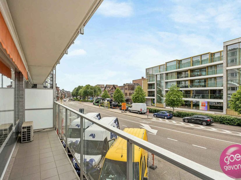 GEZELLIG APPARTEMENT gelegen op de ring van Tongeren centrum, in residentie "Kennedy". <br />
Dit appartement met maar liefst DRIE SLAAPKAMERS ligt op