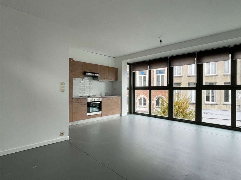 Gerenoveerd triplex appartement met 2 slaapkamers. Het appartement is gelegen in het stadscentrum (Vijfhoek) waardoor alles vlot bereikbaar is (te voe