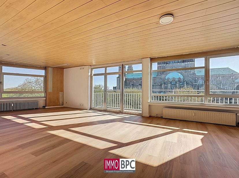 APPARTEMENT UNIQUE DE 119 M² AVEC 3 CHAMBRES &amp; VUE PANORAMIQUE À GANSHOREN<br />
Découvrez ce superbe appartement/penthouse de 119 m², exceptionnelle
