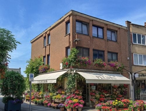                                         Handelsgelijkvloers te koop in Lanaken, € 225.000
