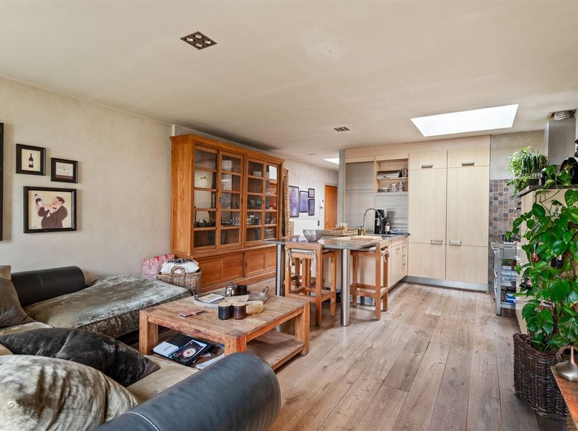 Dit  instapklare appartement is gelegen op de eerste verdieping van een kleinschalig gebouw in de Van Dornestraat te Deurne. Dankzij de centrale liggi