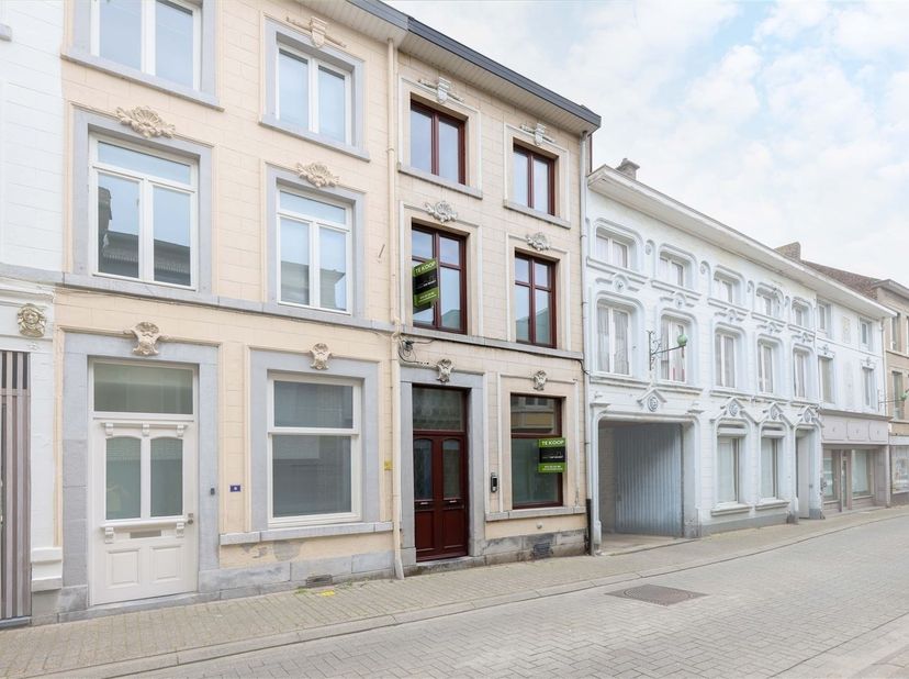 Charmante woning van 128m² op toplocatie in het centrum van Tongeren - opbrengsteigendom <br />
<br />
Omgeving :<br />
+ Gelegen in het historisch