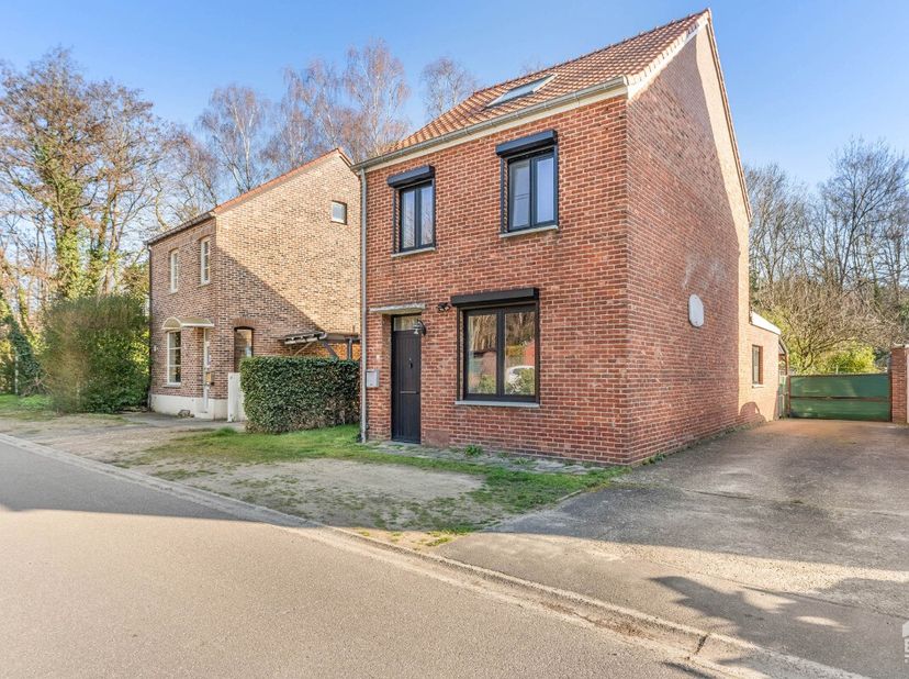 [[ DIT PAND NEEMT DEEL AAN DE ERA OPEN HUIZEN DAG OP 13/6 VAN 9:30 TOT 10:30 ]] Charmante open bebouwing in een bosrijke omgeving van Genk, met tuin e