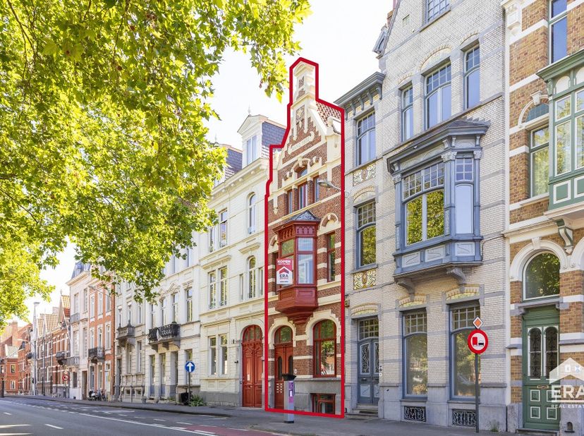 Exclusieve investeringsopportuniteit: drie luxueuze studentenkamers in beschermd herenhuis te Brugge Op een toplocatie in Brugge, in het prestigieuze