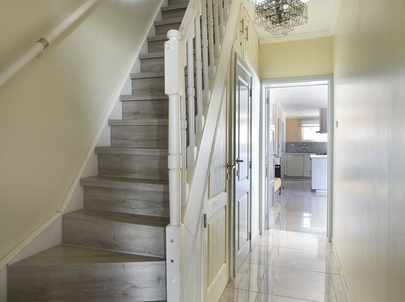 Charmante woning met grote tuin in As – veel potentieel!<br />
<br />
Welkom in deze karaktervolle woning gelegen aan de Steenweg 4 in As. Gebouwd in