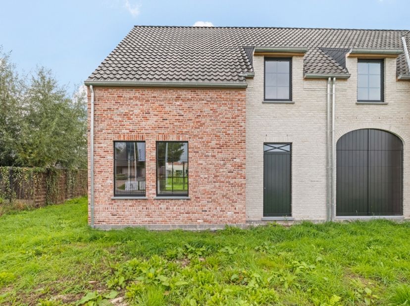 Huis te koop in Waterjufferstraat 42,
                    8750 Zwevezele