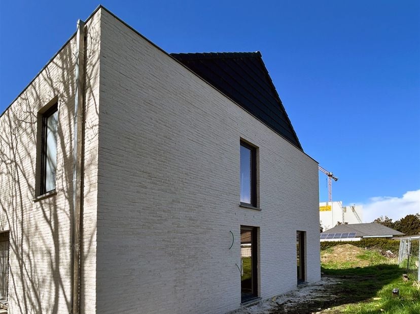 Moderne HOB op toplocatie afwerking aanpasbaar aan uw wensen<br />
Ontdek deze energiezuinige halfopen bebouwing op een mooi perceel van 370 m², idea